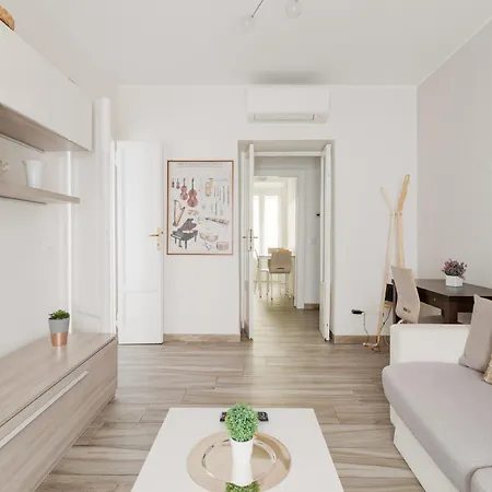 Guesthost - Cosy Porta Venezia & Buenos Aires! Apartamento *